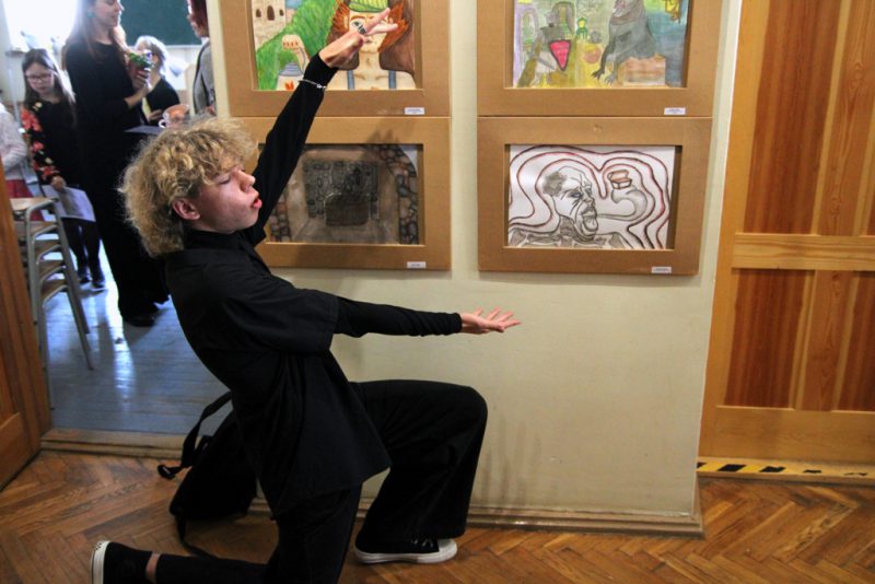 <strong>Šī gada Cēsu novada vizuālās mākslas vispārizglītojošo skolu konkursa tēma bija veltīta Cēsu novada māksliniekam Pēterim Rozenbergam.</strong> <a href=