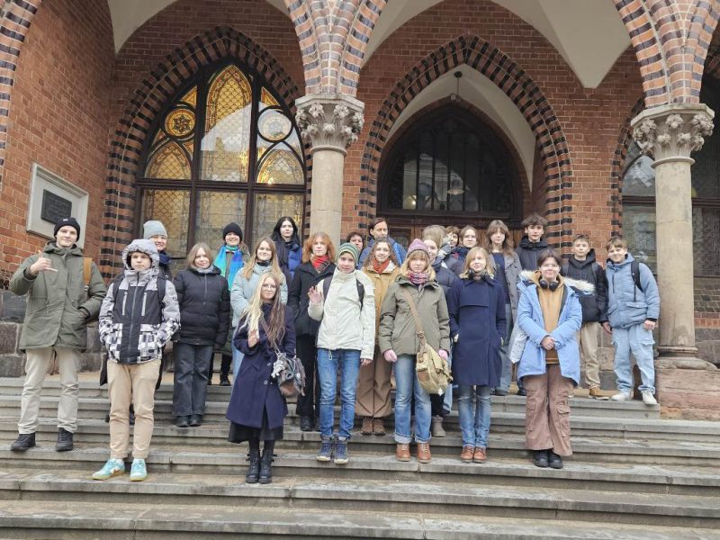 Otro gadu, skolas tradīcija ir decembra nogalē organizēt vecāko klašu skolēniem kultūrizglītojošu mācību ekskursiju uz Rīgu. <a href=